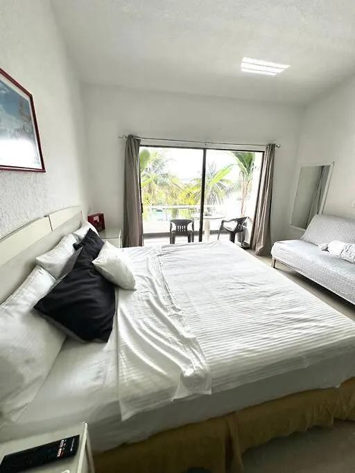 Spacious Two-Story Apartment In Hotel Zone Central Location, Just 5 Minutes From Nightlife And Tourist Hotspots Cancun Mexico