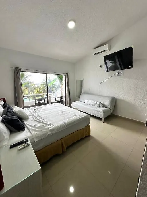 Spacious Two-Story Apartment In Hotel Zone Central Location, Just 5 Minutes From Nightlife And Tourist Hotspots Cancun