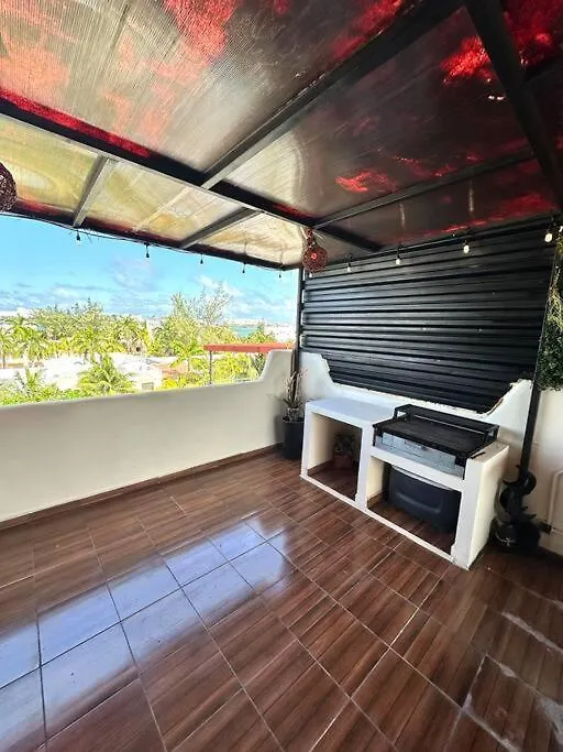 Spacious Two-Story Apartment In Hotel Zone Central Location, Just 5 Minutes From Nightlife And Tourist Hotspots Cancun
